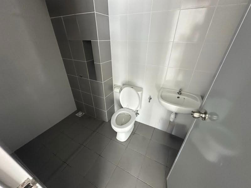 Rumah Teres 2-Tingkat untuk Dijual di Eco Grandeur (Puncak Alam) - Ka Ee - Bathroom - PropertyGuru.com.my