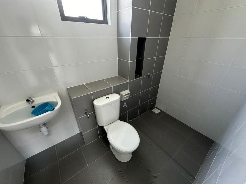 Rumah Teres 2-Tingkat untuk Dijual di Eco Grandeur (Puncak Alam) - Ka Ee - Bathroom - PropertyGuru.com.my