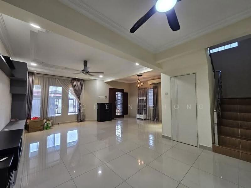 Terraced House for Sale in Seksyen 32, Kemuning Green Ville (Shah Alam) - Yap Chean Chong - Living Room - PropertyGuru.com.my