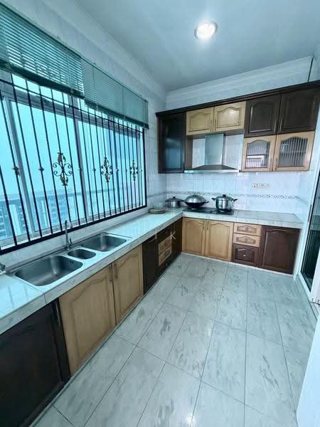 Semi-Detached House for Sale in Taman Perling (Perling) - Yik Tat - Kitchen - PropertyGuru.com.my