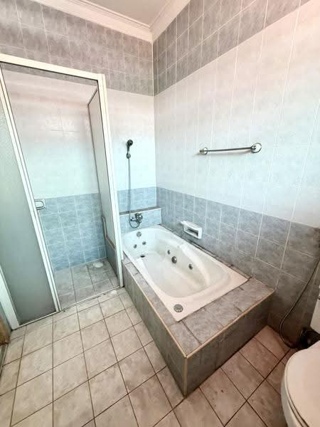 Semi-Detached House for Sale in Taman Perling (Perling) - Yik Tat - Bathroom - PropertyGuru.com.my
