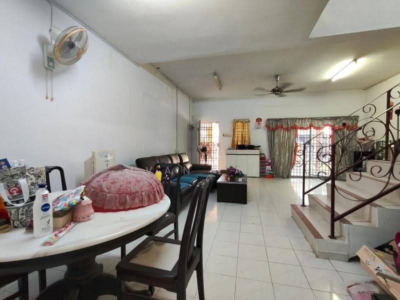 Rumah Teres 2-Tingkat untuk Dijual di Panorama Lapangan Perdana (Ipoh) - Ivan Tai - Living Room - PropertyGuru.com.my