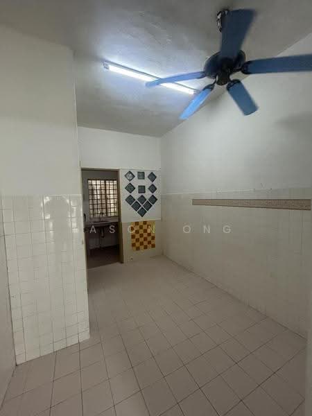 Rumah Teres untuk Dijual di Taman Desa Serdang (Seri Kembangan) - Jason Ong - Kitchen - PropertyGuru.com.my