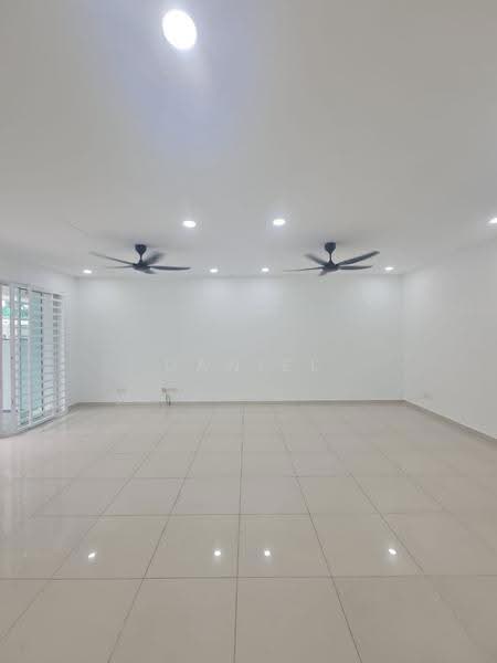 Rumah Teres 3-Tingkat untuk Disewa di Lakeside Residences (Puchong) - Daniel Wong - Living Room - PropertyGuru.com.my