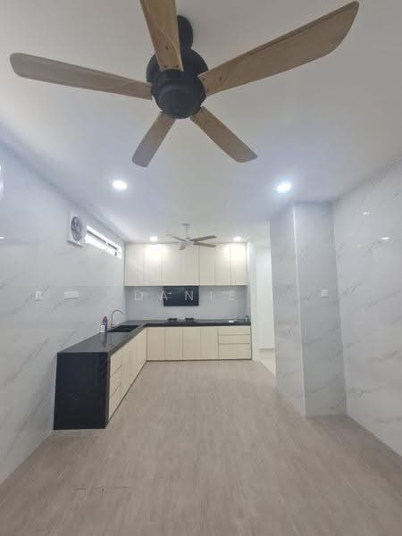 Rumah Teres 3-Tingkat untuk Disewa di Lakeside Residences (Puchong) - Daniel Wong - Kitchen - PropertyGuru.com.my
