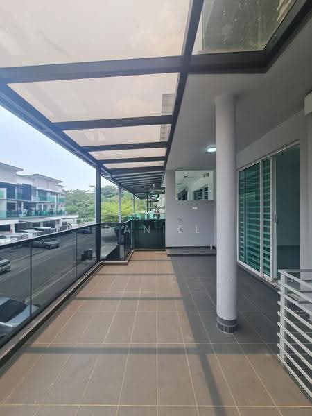Rumah Teres 3-Tingkat untuk Disewa di Pusat Bandar Puchong (Puchong) - Daniel Wong - Balcony - PropertyGuru.com.my