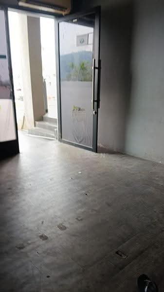 Kedai untuk Dijual di Kuantan (Pahang) - Jason Lee - Entrance - PropertyGuru.com.my