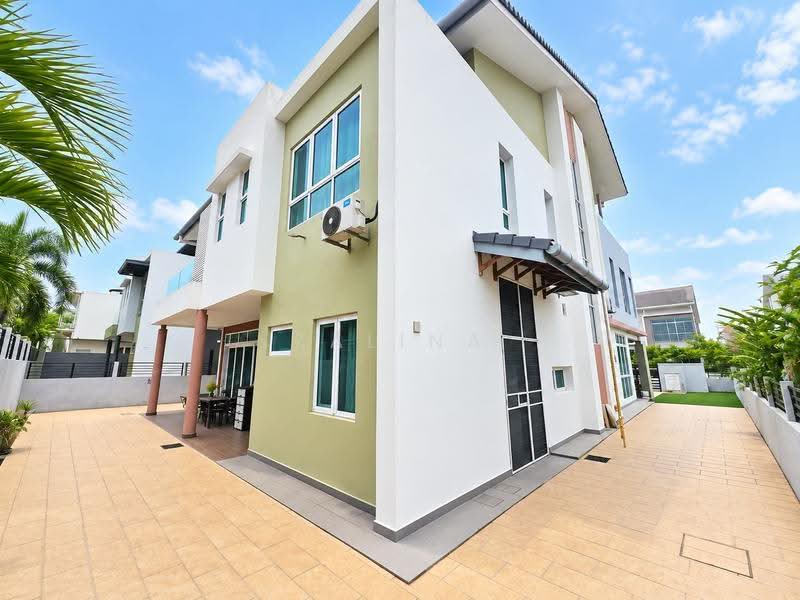 Bungalow House for Sale in Shah Alam (Selangor) - Zalina Zubaidi - Exterior - PropertyGuru.com.my