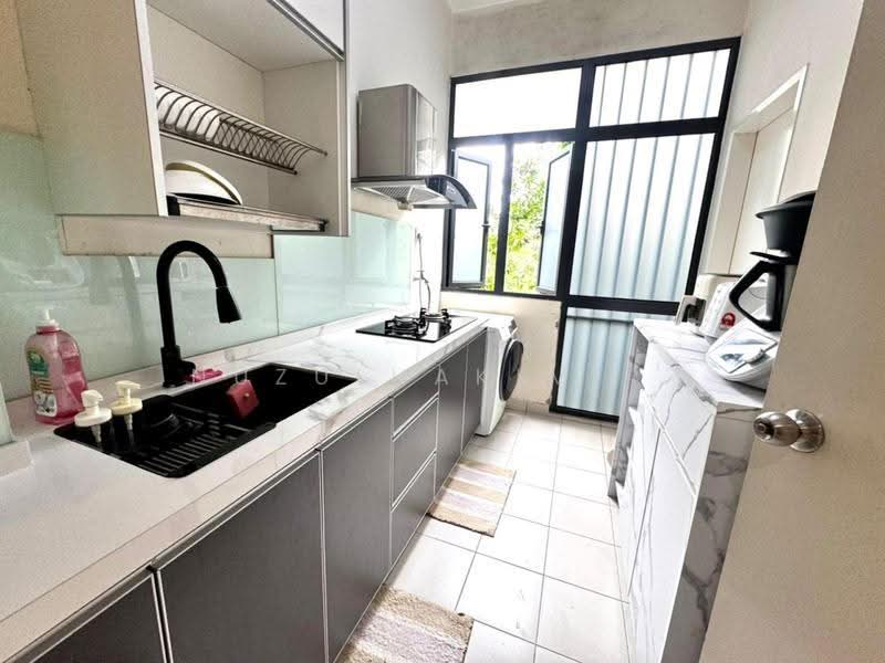 Townhouse for Rent in Bangi (Selangor) - NUZULHAKIMI . - Kitchen - PropertyGuru.com.my