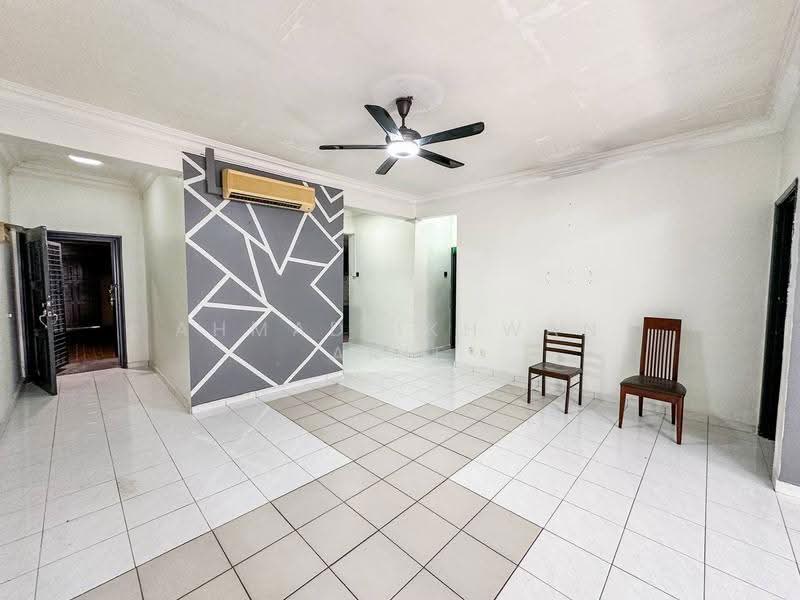 Kondominium untuk Dijual di Bukit OUG Condominiums - Ahmad Ikhwan Arif - Living Room - PropertyGuru.com.my