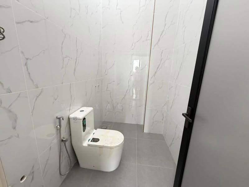 Semi-Detached House for Sale in Austin Heights (Tebrau) - Wallace Ang - Bathroom - PropertyGuru.com.my