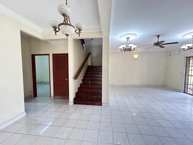 Rumah Berkembar untuk Dijual di Usj 5 (Subang Jaya) - Lai YK - Living Room - PropertyGuru.com.my