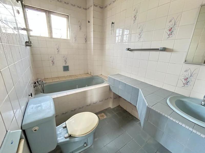 Rumah Berkembar untuk Dijual di Usj 5 (Subang Jaya) - Lai YK - Bathroom - PropertyGuru.com.my