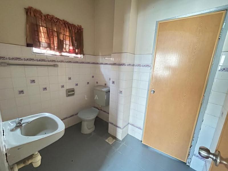 Rumah Berkembar untuk Dijual di Usj 5 (Subang Jaya) - Lai YK - Bathroom - PropertyGuru.com.my