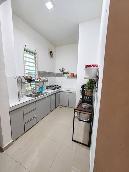 Terraced House for Sale in Bandar Springhill (Jimah) - Mohd Ridzuan - Kitchen - PropertyGuru.com.my