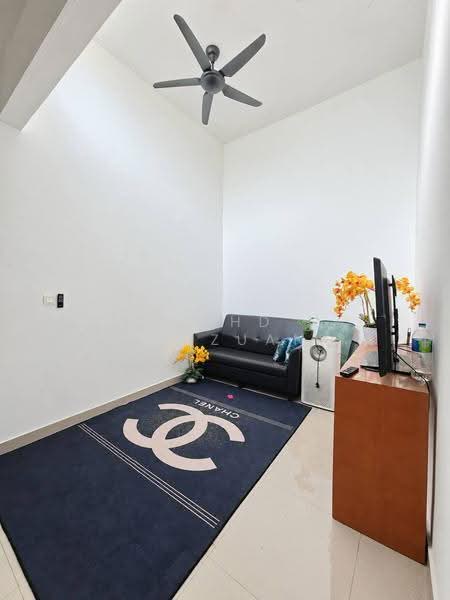 Terraced House for Sale in Bandar Springhill (Jimah) - Mohd Ridzuan - Living Room - PropertyGuru.com.my
