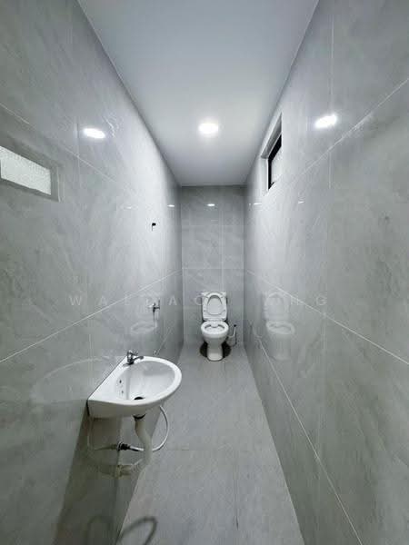 Rumah Teres 2-Tingkat untuk Dijual di Taman Sentosa (Johor Bahru) - Wallace Ang - Bathroom - PropertyGuru.com.my