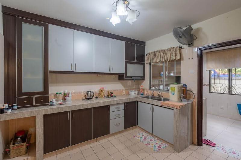 Semi-Detached House for Sale in Taman Setia Balakong (Balakong) - Azira Ahmad - Kitchen - PropertyGuru.com.my