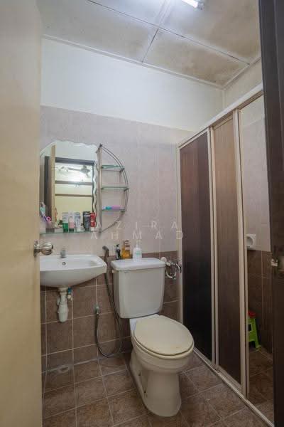 Semi-Detached House for Sale in Taman Setia Balakong (Balakong) - Azira Ahmad - Bathroom - PropertyGuru.com.my