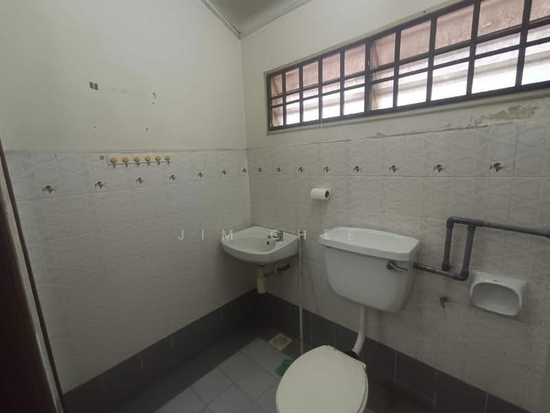 Rumah Teres 2-Tingkat untuk Disewa di Bandar Indahpura (Kulai) - Jim Chee - Bathroom - PropertyGuru.com.my