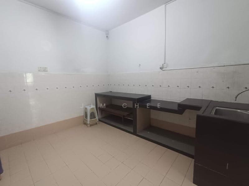 Rumah Teres 2-Tingkat untuk Disewa di Bandar Indahpura (Kulai) - Jim Chee - Kitchen - PropertyGuru.com.my