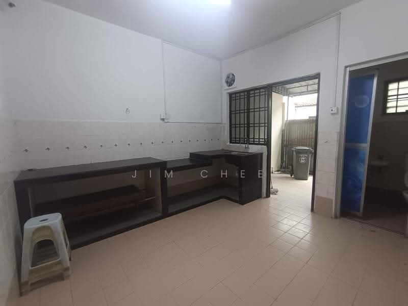 Rumah Teres 2-Tingkat untuk Disewa di Bandar Indahpura (Kulai) - Jim Chee - Kitchen - PropertyGuru.com.my