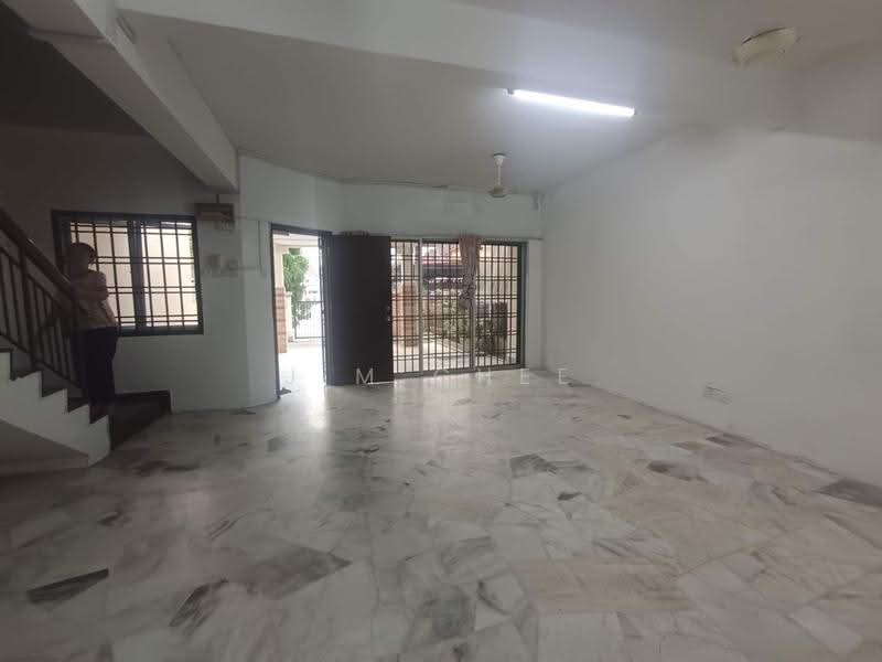 Rumah Teres 2-Tingkat untuk Disewa di Bandar Indahpura (Kulai) - Jim Chee - Living Room - PropertyGuru.com.my
