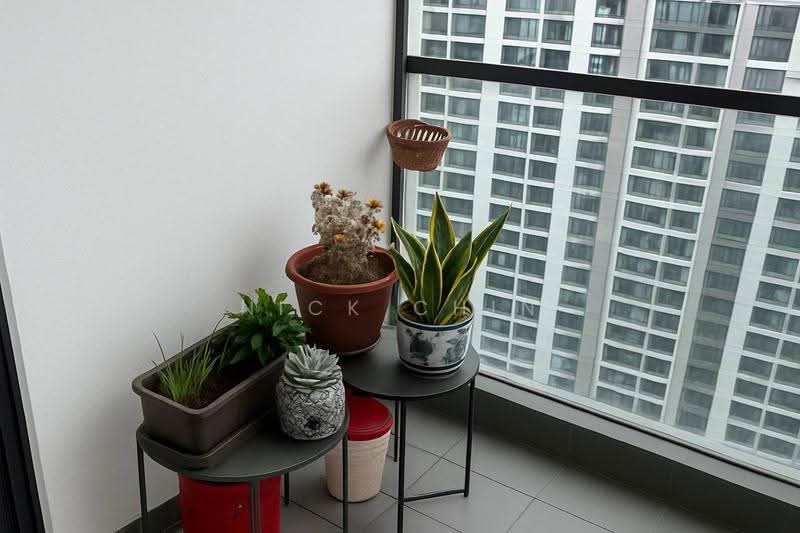 Kediaman Servis untuk Disewa di Service Residence @ Landmark Residence 1 - Nick Chin - Balcony - PropertyGuru.com.my