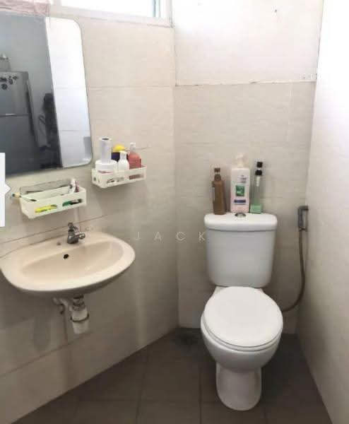 Pangsapuri untuk Disewa di Rampai Court - Jack Lew - Bathroom - PropertyGuru.com.my