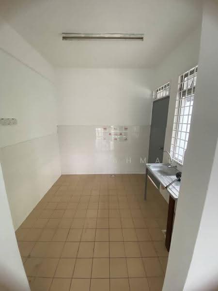 Cluster House for Sale in Taman Putra Perdana (Puchong) - Azira Ahmad - Kitchen - PropertyGuru.com.my