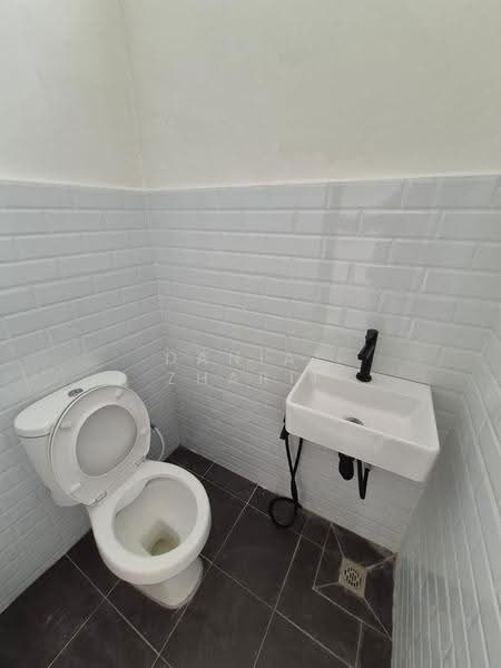 Rumah Teres 2-Tingkat untuk Dijual di Bandar Cassia (Batu Kawan) - Danial Zharif - Bathroom - PropertyGuru.com.my