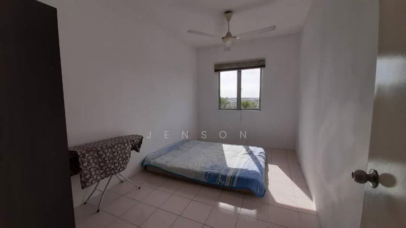 Pangsapuri untuk Dijual di Pelangi Heights - Jenson Low - Bedroom - PropertyGuru.com.my