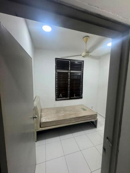 Kondominium untuk Disewa di Scott Towers @ Larkin JB - Thea Lai - Bedroom - PropertyGuru.com.my