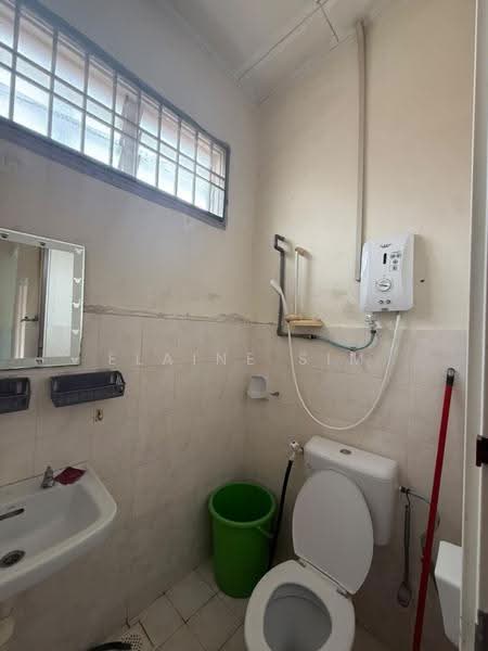 Rumah Teres 1-Tingkat untuk Disewa di Bandar Putra Kulai (Kulai) - Elaine Sim - Bathroom - PropertyGuru.com.my