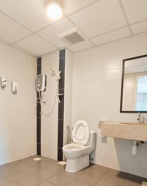Service Residence for Sale at Tiara Desaru Seaview Residence - Chew Ping - Bathroom - PropertyGuru.com.my