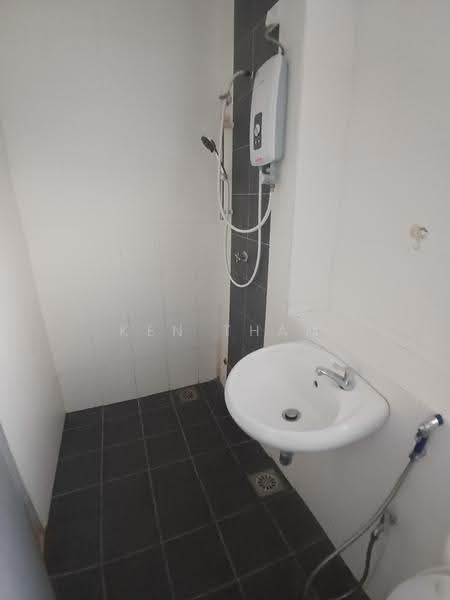 2-storey Terraced House for Rent in S2 Heights (Seremban 2) - Ken Tham - Bathroom - PropertyGuru.com.my