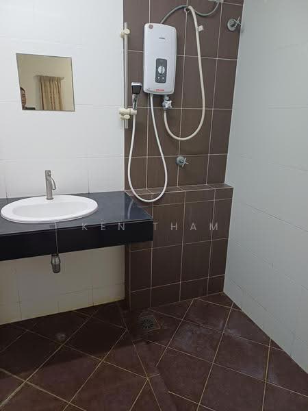 2-storey Terraced House for Rent in S2 Heights (Seremban 2) - Ken Tham - Bathroom - PropertyGuru.com.my