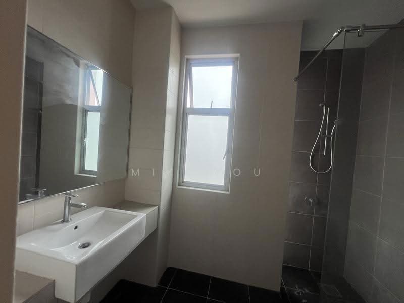 Rumah Teres 2-Tingkat untuk Disewa di Bandar Rimbayu (Telok Panglima Garang) - Miki You - Bathroom - PropertyGuru.com.my