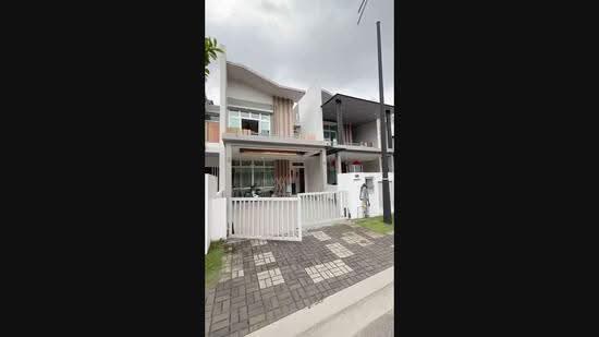 Rumah Teres 2-Tingkat untuk Dijual di Taman Mount Austin (Tebrau) - Johnny Tan - PropertyGuru.com.my