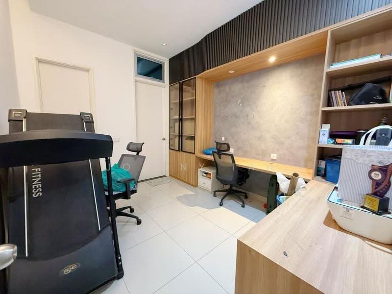 Rumah Teres 2-Tingkat untuk Dijual di Taman Mount Austin (Tebrau) - Johnny Tan - Study - PropertyGuru.com.my