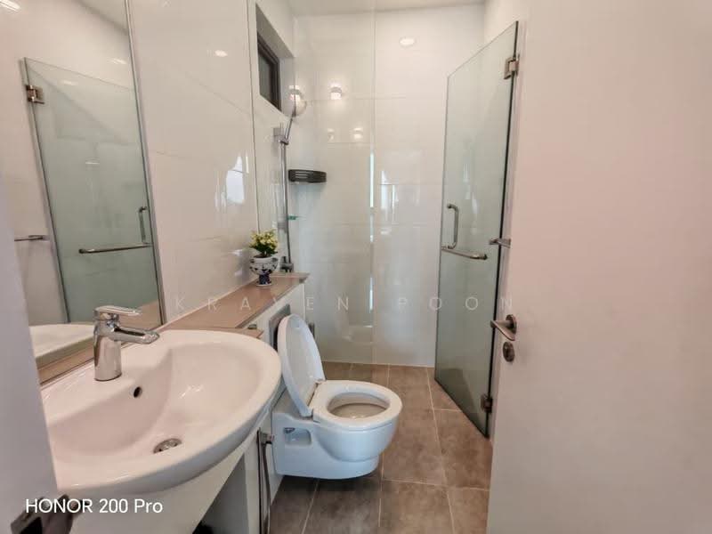 Kediaman Servis untuk Dijual di Senada Residence @ KLGCC Resort - Kraven Poon - Bathroom - PropertyGuru.com.my