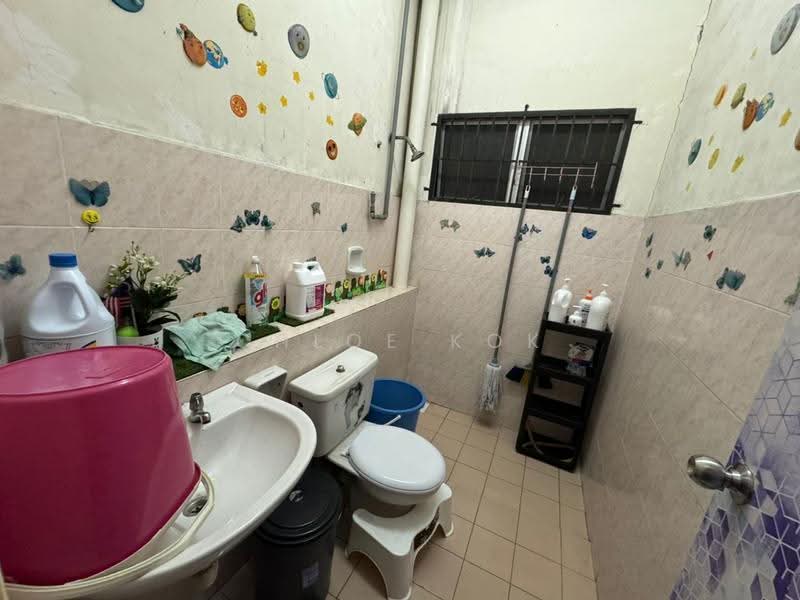 Rumah Teres 2-Tingkat untuk Dijual di Desa Coalfields (Sungai Buloh) - Chloe Kok - Bathroom - PropertyGuru.com.my