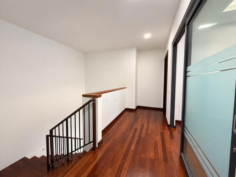 Rumah Berkembar untuk Dijual di Eco Sanctuary (Telok Panglima Garang) - Chris Lee - Corridor - PropertyGuru.com.my