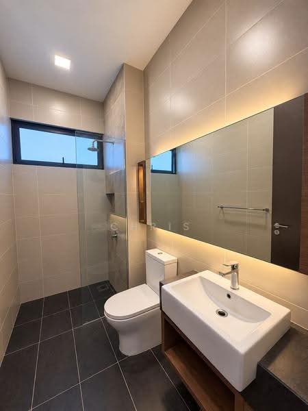 Rumah Berkembar untuk Dijual di Eco Sanctuary (Telok Panglima Garang) - Chris Lee - Bathroom - PropertyGuru.com.my