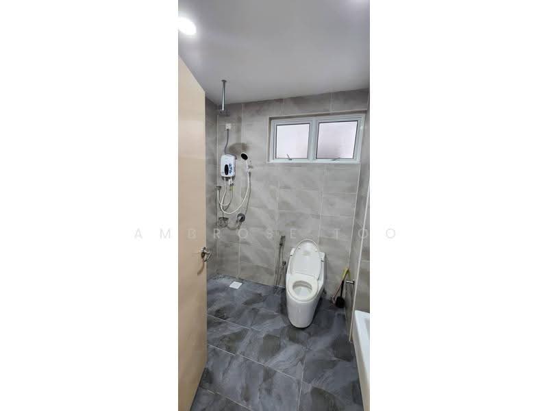 Kediaman Servis untuk Dijual di Pinnacle Tower - Ambrose Too - Bathroom - PropertyGuru.com.my