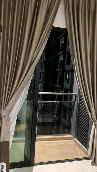Kediaman Servis untuk Disewa di B11 Parkland Residence - JJ Lim - Balcony - PropertyGuru.com.my