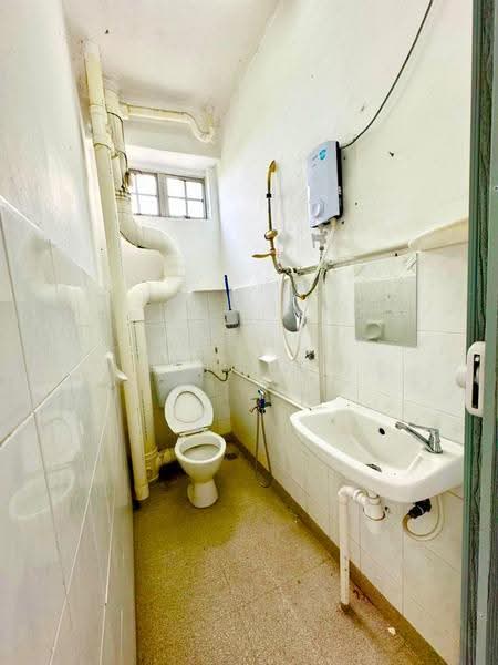 Kondominium untuk Dijual di Mutiara Condominium - C.H. Lee - Bathroom - PropertyGuru.com.my