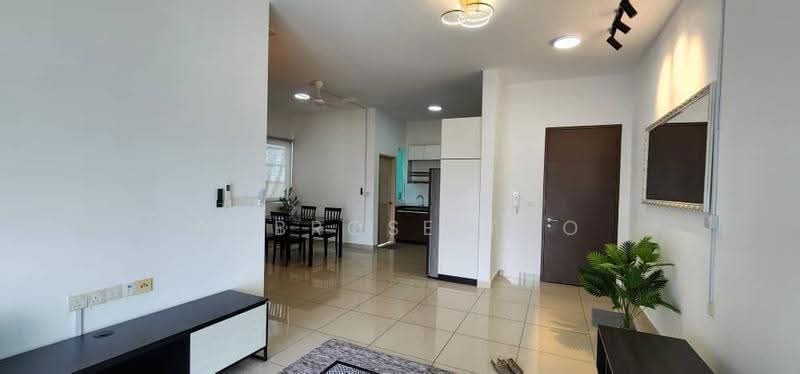 Kediaman Servis untuk Dijual di Pinnacle Tower - Ambrose Too - Living Room - PropertyGuru.com.my