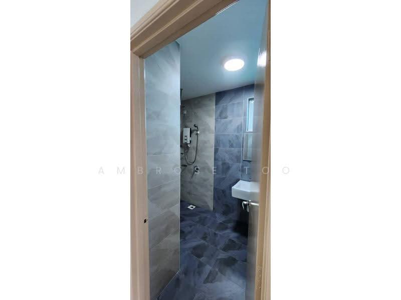 Kediaman Servis untuk Dijual di Pinnacle Tower - Ambrose Too - Bathroom - PropertyGuru.com.my
