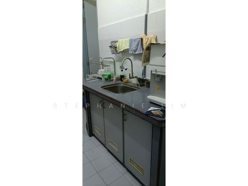 Pangsapuri untuk Dijual di Desa Permata Sapphire Block 15 - Stephanie Lim - Kitchen - PropertyGuru.com.my